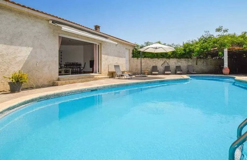 Aleria Villa | Homerez - Villa à Aléria avec Piscine