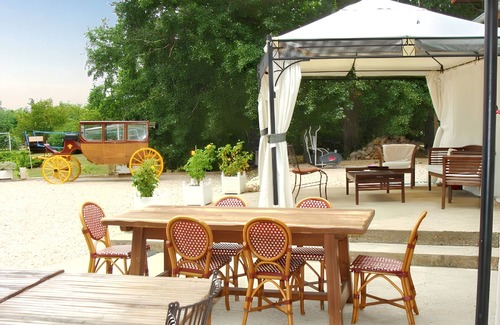 Courtenay Villa | Homerez - Villa à Courtenay, jardin clôturé