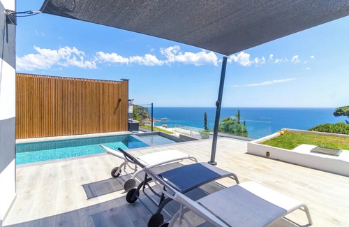 Lloret de Mar Villa | Homerez - Villa à Lloret de Mar, vue jardin et piscine
