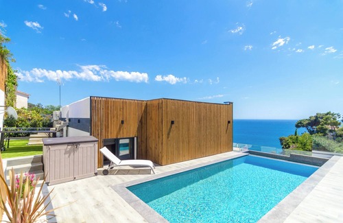 Lloret de Mar Villa | Homerez - Villa à Lloret de Mar, vue jardin et piscine