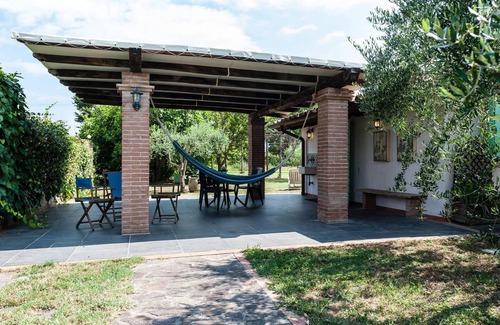 Pisa Villa | Homerez - Villa à Pise, piscine partagée.