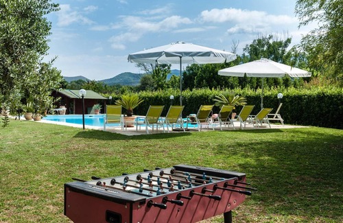 Pisa Villa | Homerez - Villa à Pise, piscine partagée.