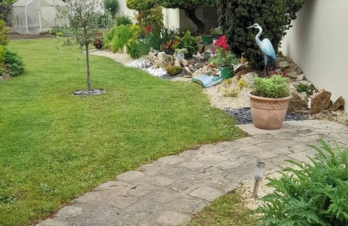 Champcueil Maison | Homerez - Maison accueillante avec jardin à Champcueil