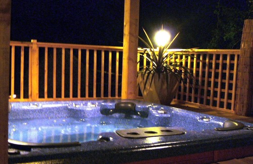 Nehou Maison | Homerez - Welcoming House in Néhou with Shared Pool