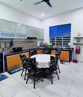 Gua Maison | Homestay Anak Mem Senah in Muar