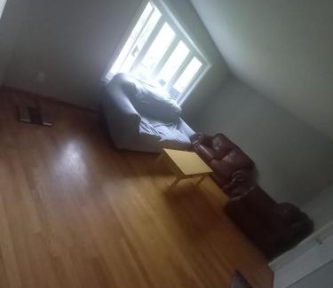 Kitchener Maison | Homestay at Heart Of Kitchener-Free Wifi & Parking