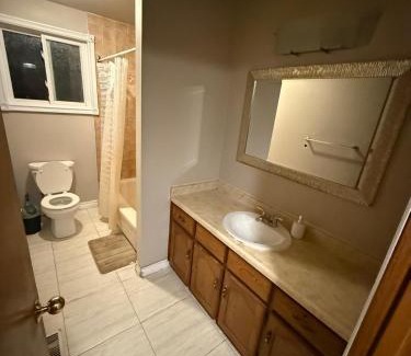 Kitchener Maison | Homestay at Heart Of Kitchener-Free Wifi & Parking