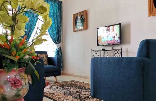 Sungai Baru Tengah Maison | Homestay MdmMai Private Pool