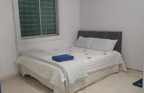 Sungai Baru Tengah Maison | Homestay MdmMai Private Pool