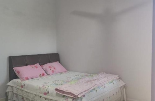 Sungai Baru Tengah Maison | Homestay MdmMai Private Pool