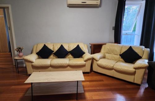 Dandenong Maison | Homestay near Dandenong Plaza