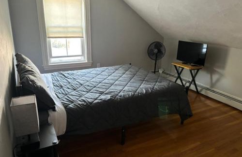 Dorchester Maison | HomeStay Near Downtown Boston - Andrew Station Area