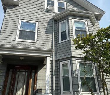 Dorchester Maison | HomeStay Near Downtown Boston - Andrew Station Area