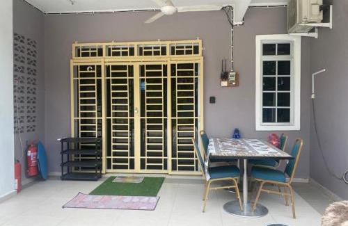 Alor Gajah Maison | Homestay Zalida C Musleem