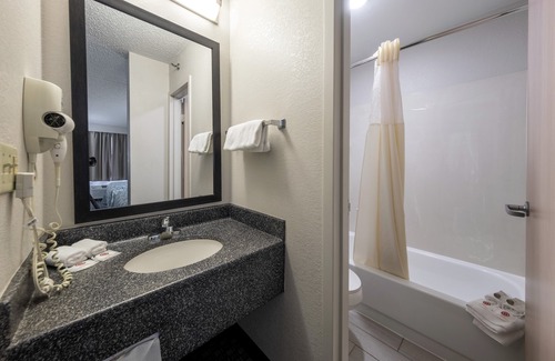 East Syracuse Hôtel | HomeTown Inn by Red Roof East Syracuse