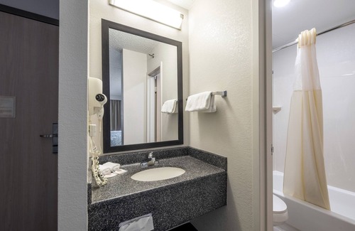 East Syracuse Hôtel | HomeTown Inn by Red Roof East Syracuse