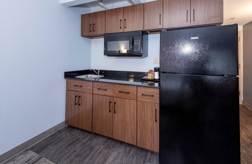 New Castle Hôtel | HomeTowne Studios by Red Roof Wilmington - New Castle