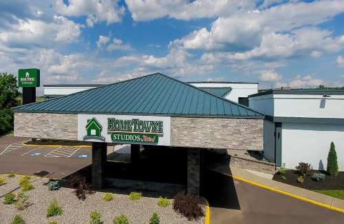 Cortland Hôtel | HomeTowne Studios by Red Roof & Conference Center Cortland