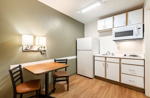 Norcross Hôtel | HomeTowne Studios by Red Roof Atlanta NE - Peachtree Corners
