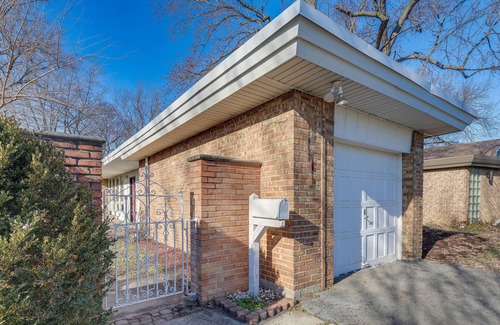 Homewood Maison | Homewood Home ~ 1 Mi to Metra Station!