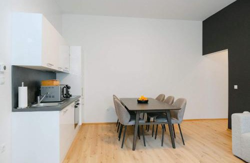 Mariahilf Appartement | Homey 2BR perfect for 4-6 metro close to Naschmarkt