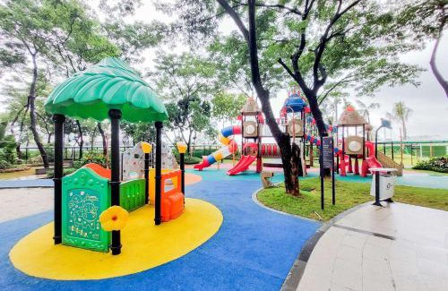 Bumi Serpong Damai Appartement | Homey and Spacious 3BR at Sky House BSD Apartment By Travelio