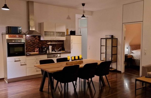 Nord-Mitte Appartement | Homey Apartments Harbour Suite - Parking, 2 Bathrooms, Elevator, City