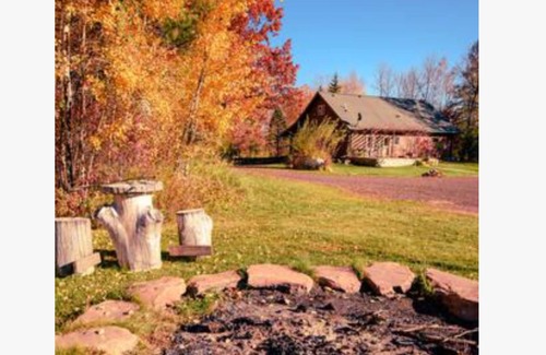 Sandstone Maison | Homey cabin