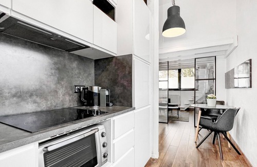 Ambilly Appartement | Homey Deesse - Downtown/Free Netflix and Wifi