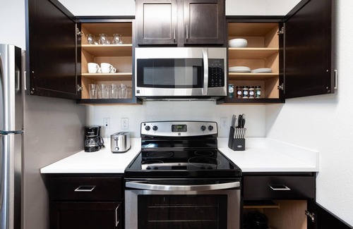 Spring Valley Appartement | Homey First Floor Unit in A Gated Community/FREE EV Charger!