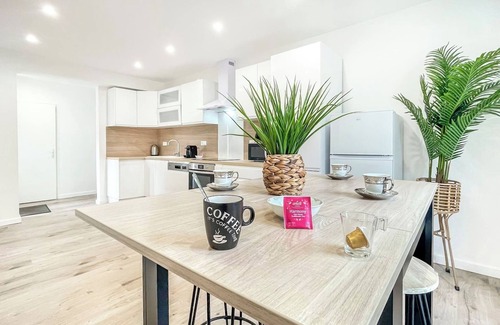 Cluses Maison | Homey Sakine -Large home/Near downtown Cluses/Wifi