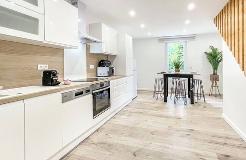 Cluses Maison | Homey Sakine -Large home/Near downtown Cluses/Wifi