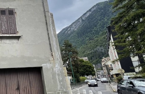 Cluses Maison | Homey Sakine -Large home/Near downtown Cluses/Wifi