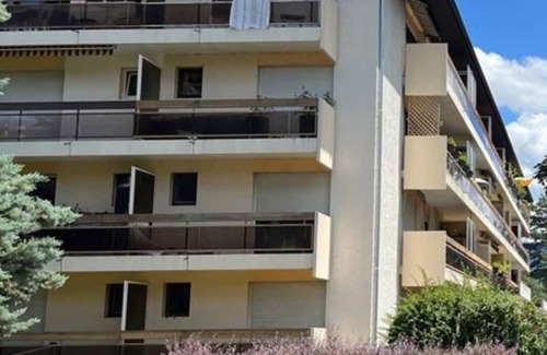 Ambilly Appartement | Homey Santorin - Near tram & train/Balcony/Wifi