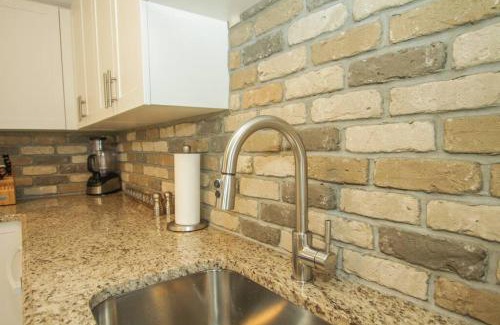Cornwall Maison | Homey Single Family on Old Orchard