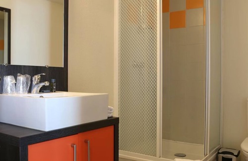 Chevilly-Larue Hôtel | Homey Studio: Paid Breakfast & Metro Nearby - Enjoy Parisian Trip!