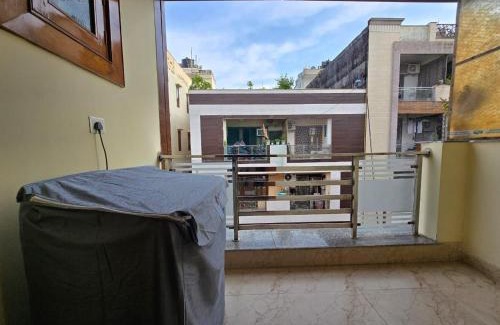 Vaishali Appartement | Homlee-4BHK Large Apt Near Vaishali Metro