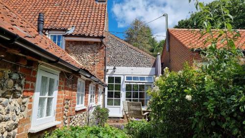 Stiffkey Maison | Honey Barrel Cottage
