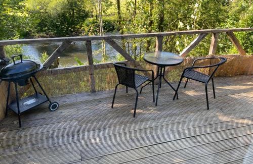 Llandysul Cabine | Honey Bee Cabin