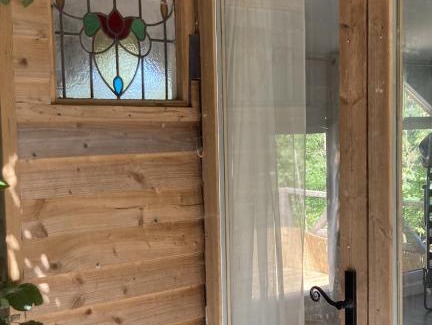 Llandysul Cabine | Honey Bee Cabin