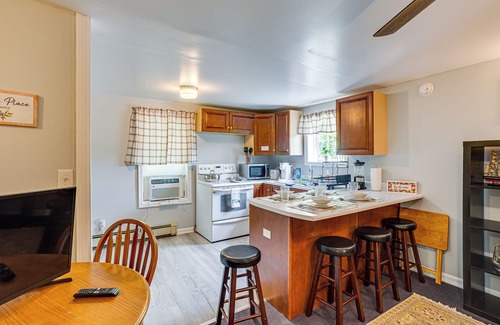 Mount Pleasant Mills Appartement | Honey Bee Farm On-Site: Susquehanna Valley Apt!