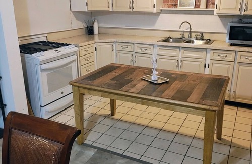Albany Maison | Honey Comb Hideout 3Br. House Albany