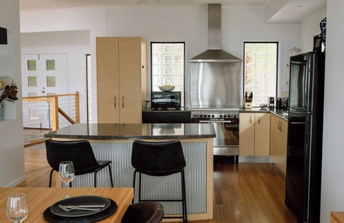 Mapleton Maison | Honey Dale - Executive Luxury Hilltop Hideaway Private with Stunning Views!