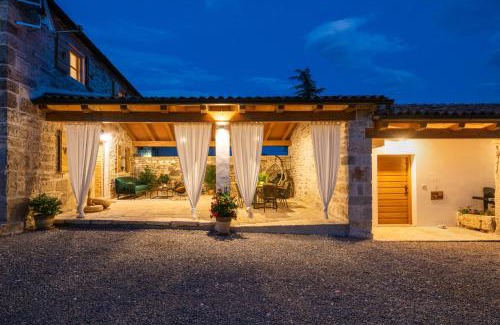 Sveti Lovrec Villa | Honey house