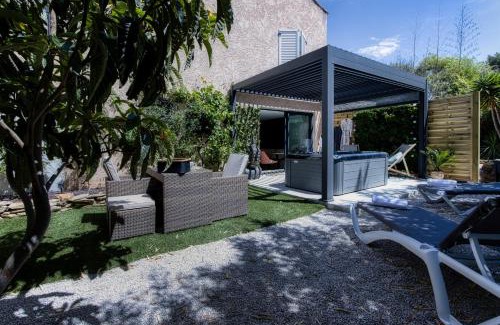 La Ciotat Appartement | Honey Moon - studio romantique Jacuzzi et écran cinema