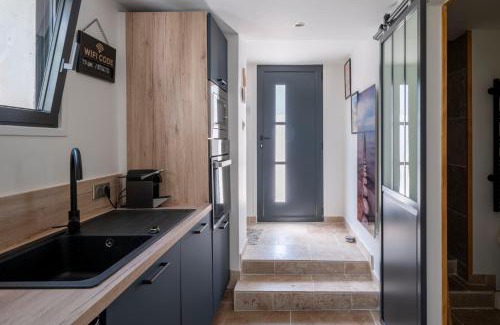 La Ciotat Appartement | Honey Moon - studio romantique Jacuzzi et écran cinema