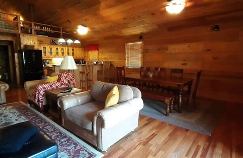 Jefferson Maison | Honey's Place waterfront Vacation rental Karnack Texas Caddo Lake