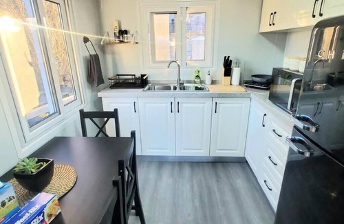 Broke Cabine | Honey Wines Australia Tiny House