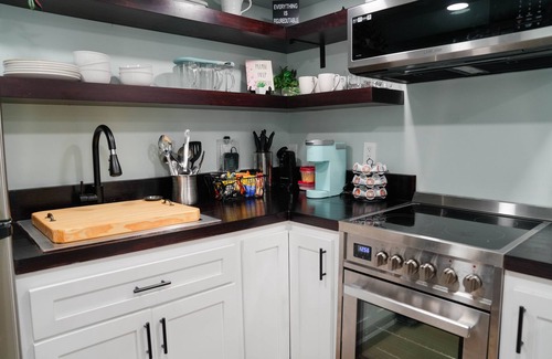 Franklinton Maison | Honeycomb Hideout - Private Hot Tub, Spacious Private Backyard & Fire Pit!