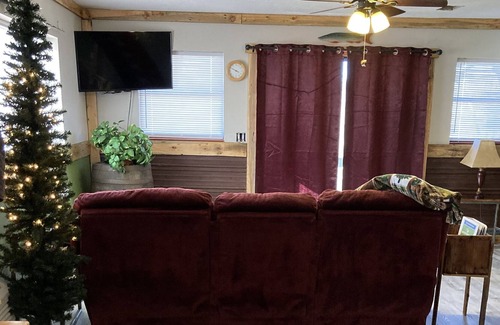 Farmers Maison | Honeymoon and relax in the hot tub near Cave Run Lake at the Musky Hideaway!!!
